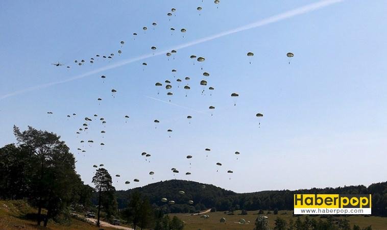 ABD tatbikatında 3 cip paraşütlerinden kopup yere çakıldı videosu