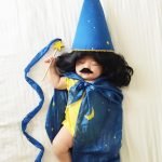 Bebek-uyurken-annesi-kostumlu-fotosunu-cekiyor-05-HaberPop