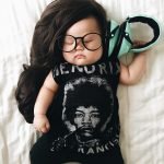 Bebek-uyurken-annesi-kostumlu-fotosunu-cekiyor-08-HaberPop