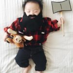 Bebek-uyurken-annesi-kostumlu-fotosunu-cekiyor-10-HaberPop