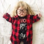 Bebek-uyurken-annesi-kostumlu-fotosunu-cekiyor-12-HaberPop