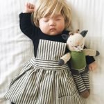 Bebek-uyurken-annesi-kostumlu-fotosunu-cekiyor-15-HaberPop