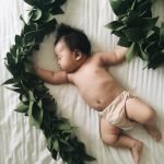 Bebek-uyurken-annesi-kostumlu-fotosunu-cekiyor-27-HaberPop