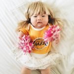 Bebek-uyurken-annesi-kostumlu-fotosunu-cekiyor-28-HaberPop