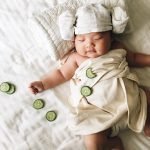 Bebek-uyurken-annesi-kostumlu-fotosunu-cekiyor-38-HaberPop