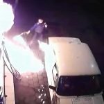 Çakmakla şaka yapan adam benzin istasyonunu yaktı