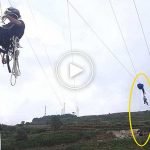 Paraşütçü elektrik tellerine takıldı