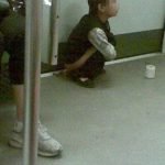 Yalnizca-Cin-metrosunda-gorebileceginiz-garip-insanlar-24-Haberpop.com