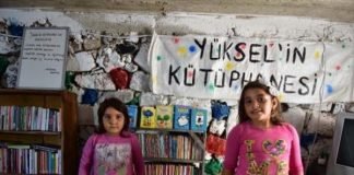 Liseli genç ahırı kütüphaneye çevirdi