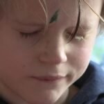 Oğlunun Gözlerini Japon Yapıştırıcısı ile Yapıştırdı