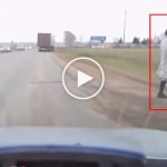 İntihar etmek isteyen adam TIR’ın ününe böyle atladı